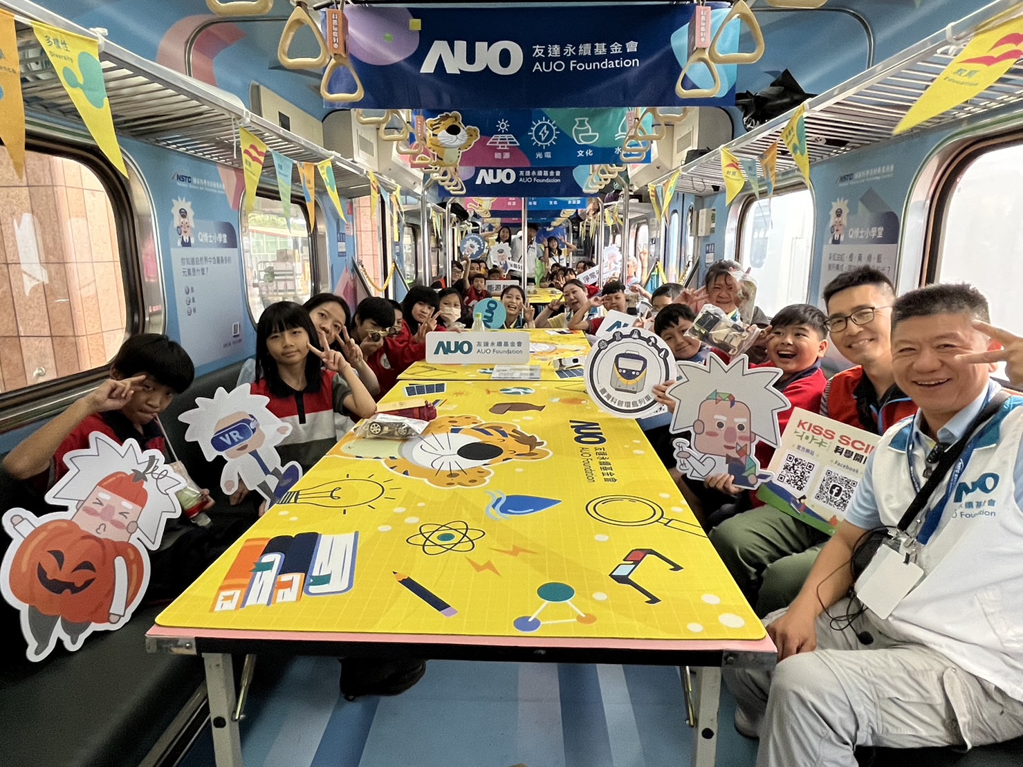 918博天堂永續基金會參與「臺灣科普環島列車」，設計基礎科學車廂課程，以「淨零碳排和永續能源」為主題，讓學生透過創意實驗認識淨零知識，以及思考生活中的減碳行為